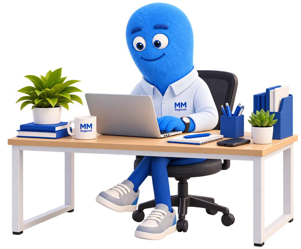 Personaje de MM Seguros trabajando en un portátil en su escritorio